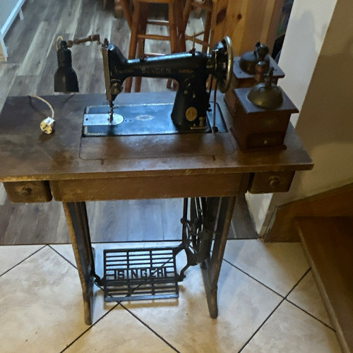 Antike tret nähmaschine - tret-nähmaschine, im