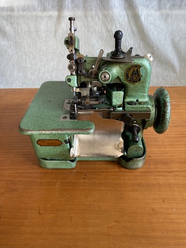Antike nähmaschine overlock - nähmaschine,