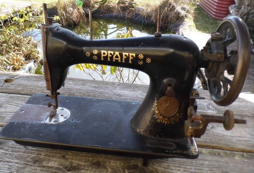 Alte nähmaschine pfaff - nähmaschine,