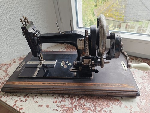 Antike handkurbel nähmaschine - antike, handkurbel-nähmaschine