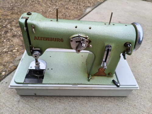 Alte historische nähmaschine - historische,